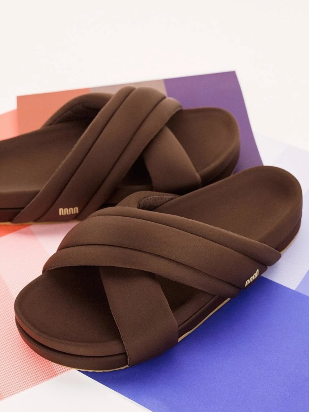 Commbi The Huggy Slide in Espresso Brown, Size 6
